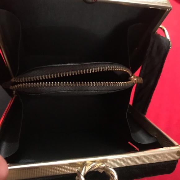 Vintage Black Velvet Purse with Gold Trim with Velvet Handle - Picture 9 of 10